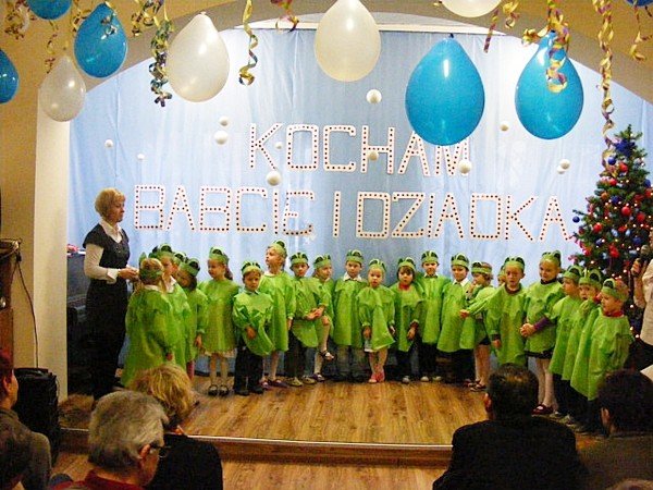 babciom-i-dziadkom-wnuczeta-juz-zyczyy-najlepszego-38217