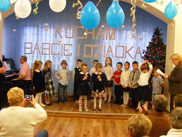 babciom-i-dziadkom-wnuczeta-juz-zyczyy-najlepszego-38217