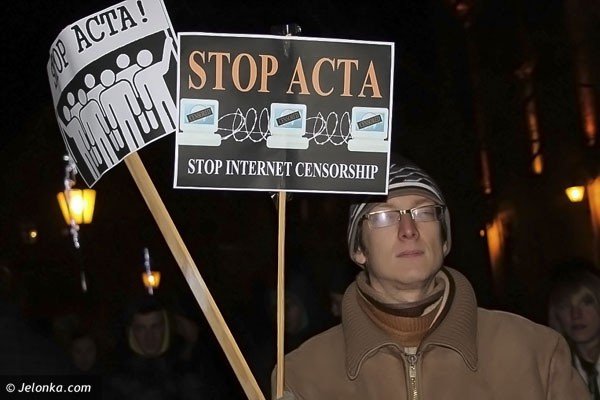 acta-do-kosza-rzad-do-wymiany-protestowali-przeciw-ograniczeniu-swobody-w-sieci-38304