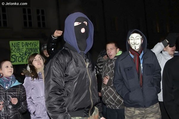 acta-do-kosza-rzad-do-wymiany-protestowali-przeciw-ograniczeniu-swobody-w-sieci-38304