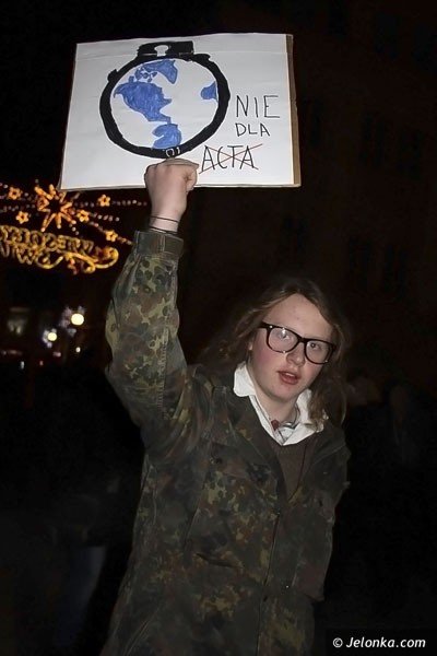 acta-do-kosza-rzad-do-wymiany-protestowali-przeciw-ograniczeniu-swobody-w-sieci-38304