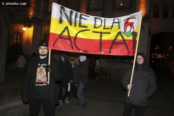 acta-do-kosza-rzad-do-wymiany-protestowali-przeciw-ograniczeniu-swobody-w-sieci-38304