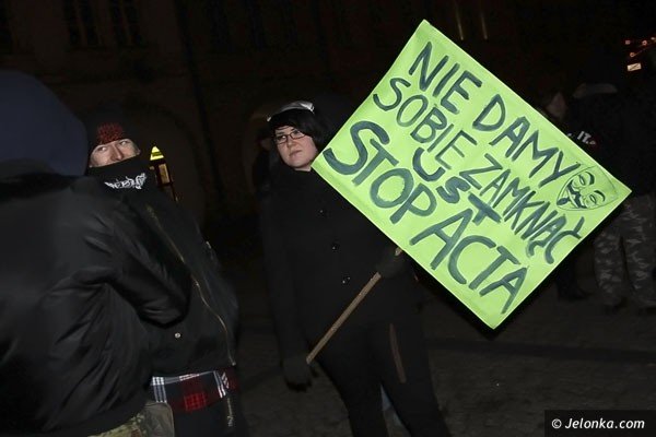 acta-do-kosza-rzad-do-wymiany-protestowali-przeciw-ograniczeniu-swobody-w-sieci-38304