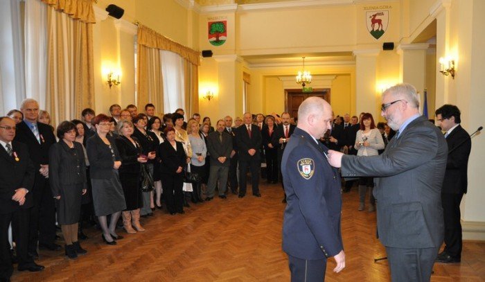 jeleniogorscy-straznicy-miejscy-odznaczeni-38323