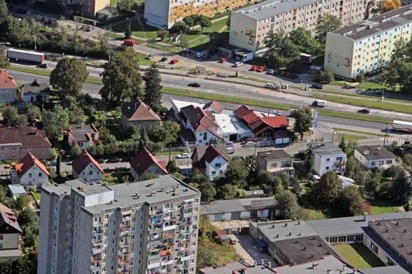 Ulica Paderewskiego na zdjęciu z pokładu samolotu.