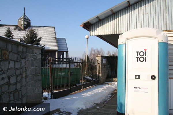 cmentarne-wc-zamkniete-na-trzy-spusty-38452