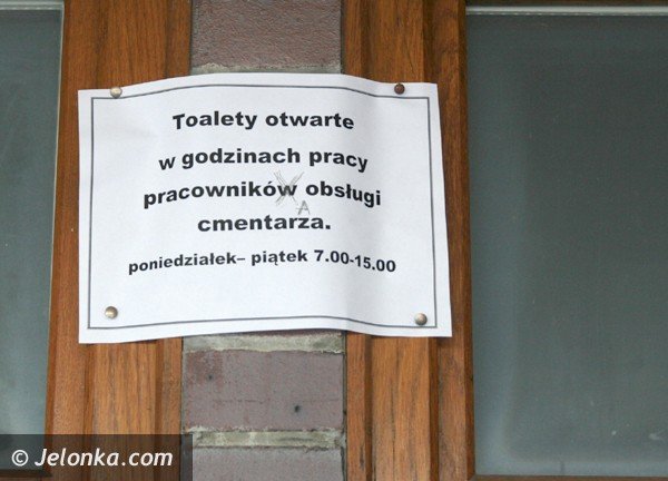 cmentarne-wc-zamkniete-na-trzy-spusty-38452
