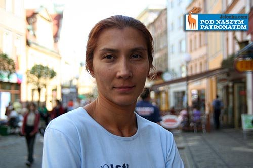 Oksana Dołgorukowa na jeleniogórskim deptaku.