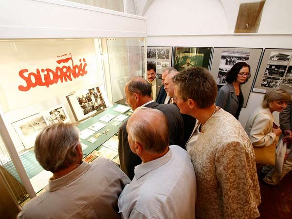 wystawa-pamiatek-solidarnosci-385