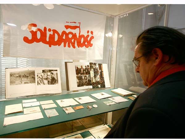 wystawa-pamiatek-solidarnosci-385