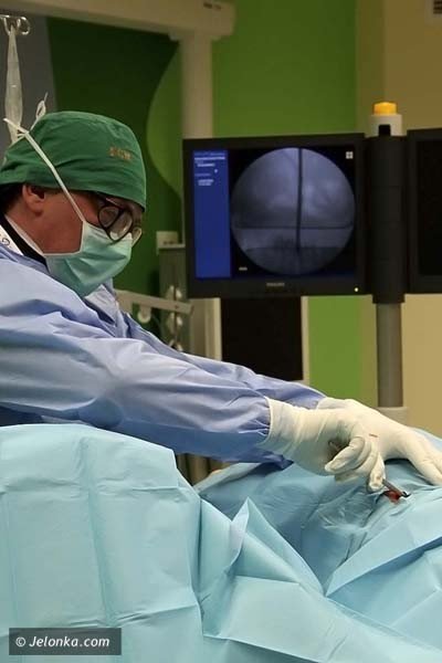 maoinwazyjna-chirurgie-kregosupa-zainaugurowano-w-kcm-clinic-38703