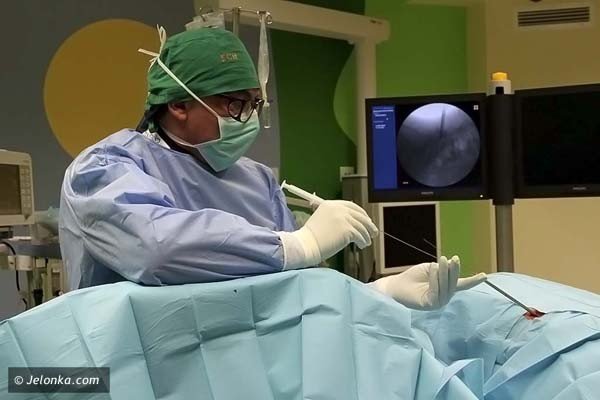 maoinwazyjna-chirurgie-kregosupa-zainaugurowano-w-kcm-clinic-38703