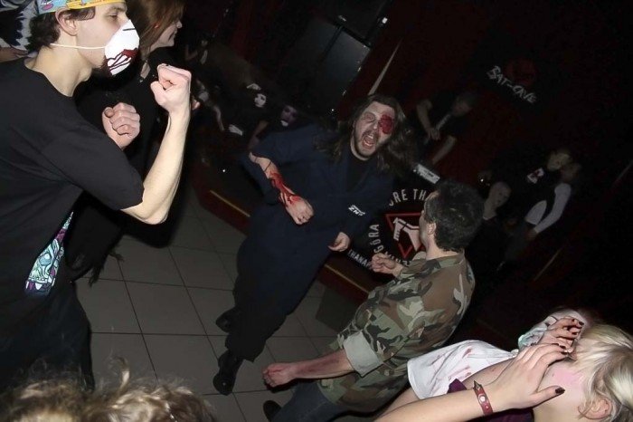 strach-mia-wielkie-oczy-zombie-ostatki-w-oriencie-38715