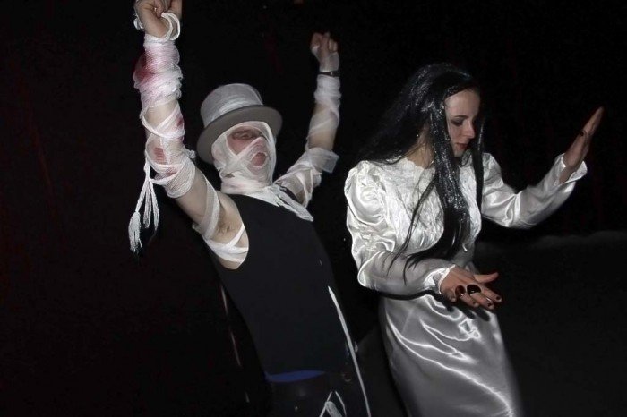 strach-mia-wielkie-oczy-zombie-ostatki-w-oriencie-38715