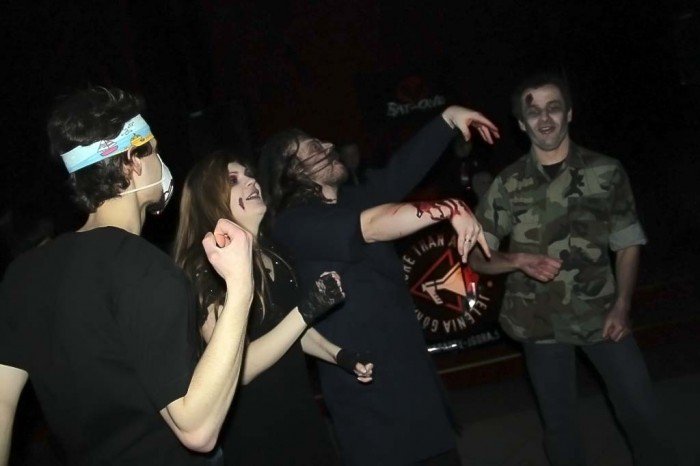 strach-mia-wielkie-oczy-zombie-ostatki-w-oriencie-38715