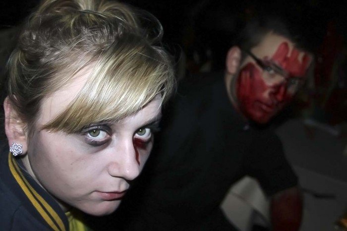 strach-mia-wielkie-oczy-zombie-ostatki-w-oriencie-38715