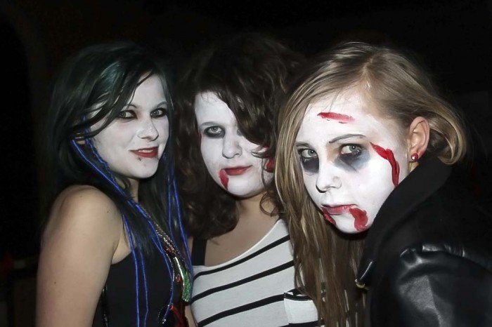 strach-mia-wielkie-oczy-zombie-ostatki-w-oriencie-38715