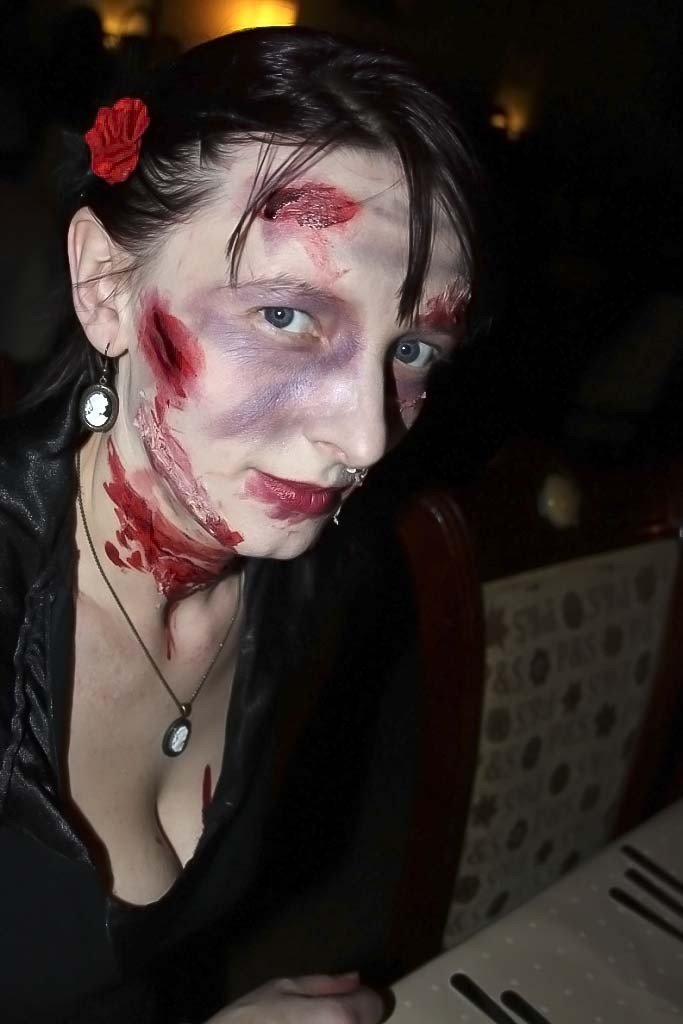 strach-mia-wielkie-oczy-zombie-ostatki-w-oriencie-38715