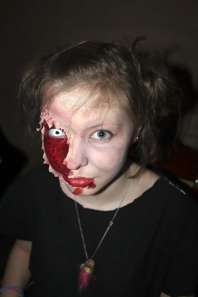 strach-mia-wielkie-oczy-zombie-ostatki-w-oriencie-38715