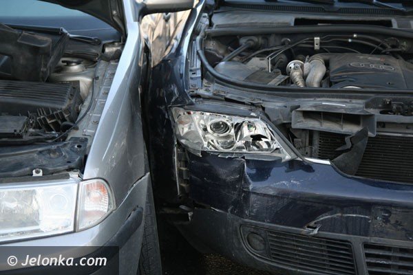 uderzy-audi-w-skode-a-oba-pojazdy-hukney-w-koparke-38775