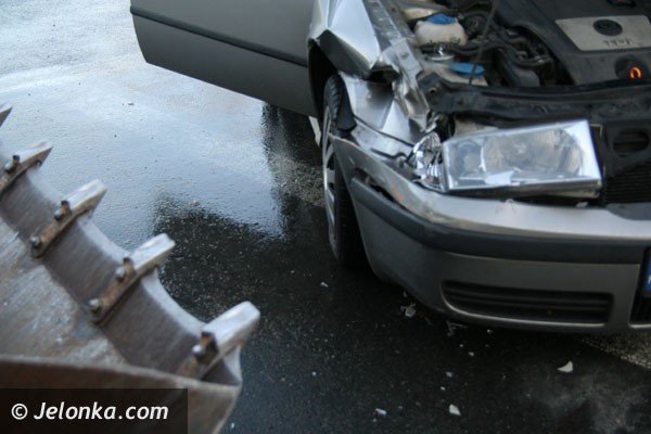 uderzy-audi-w-skode-a-oba-pojazdy-hukney-w-koparke-38775