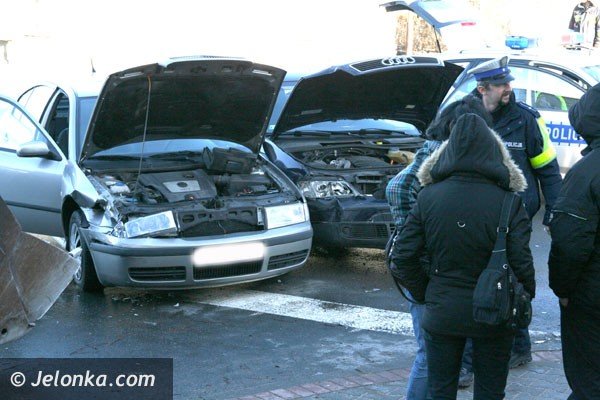 uderzy-audi-w-skode-a-oba-pojazdy-hukney-w-koparke-38775