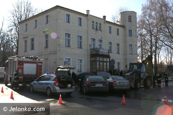 uderzy-audi-w-skode-a-oba-pojazdy-hukney-w-koparke-38775