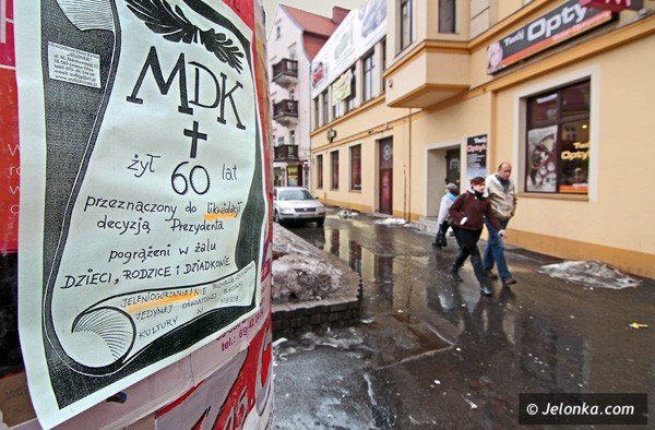 Pracownicy MDK chcą zainteresować protestem mieszkańców Jeleniej Góry