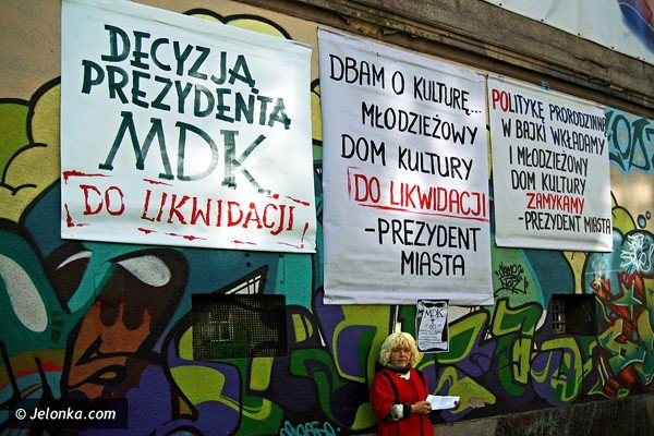 zbierali-podpisy-przeciw-zamknieciu-mdk-protest-z-muzyka-w-tle-38790