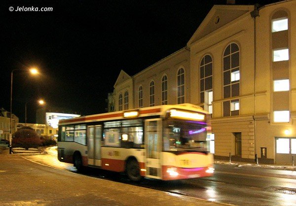 gusi-na-woanie-niedosyszacych-w-miejskich-autobusach-38828