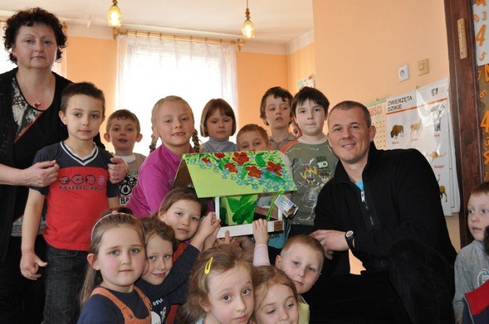 karmniki-i-budki-legowe-dzieem-rak-aresztantow-38829