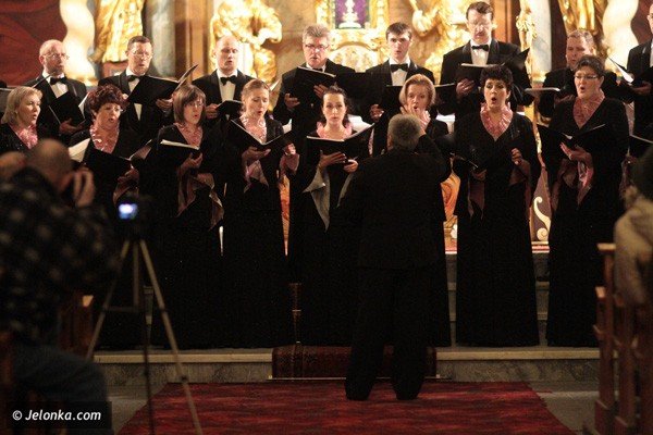 perfekcja-gosow-chor-raspev-pokaza-klase-spiewacza-38854