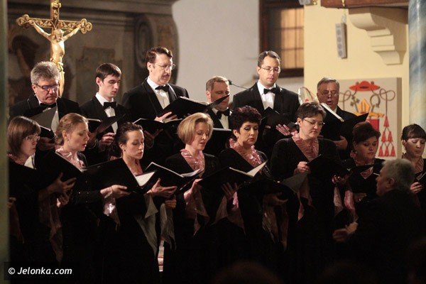 perfekcja-gosow-chor-raspev-pokaza-klase-spiewacza-38854