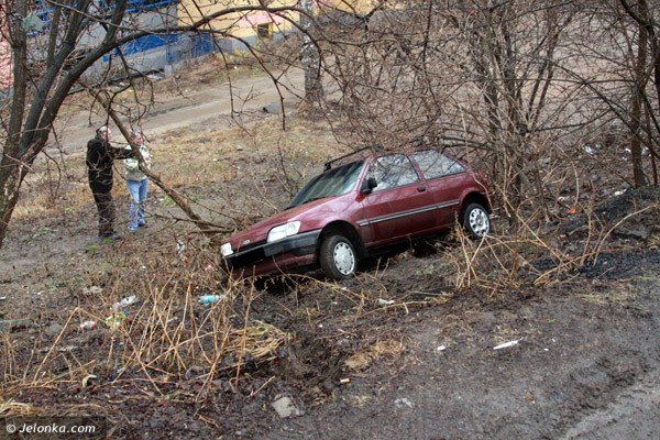 kierowca-spieszy-sie-do-lekarza-jego-auto-zsuneo-sie-ze-skarpy-38907