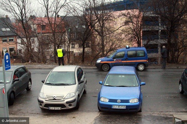 kierowca-spieszy-sie-do-lekarza-jego-auto-zsuneo-sie-ze-skarpy-38907