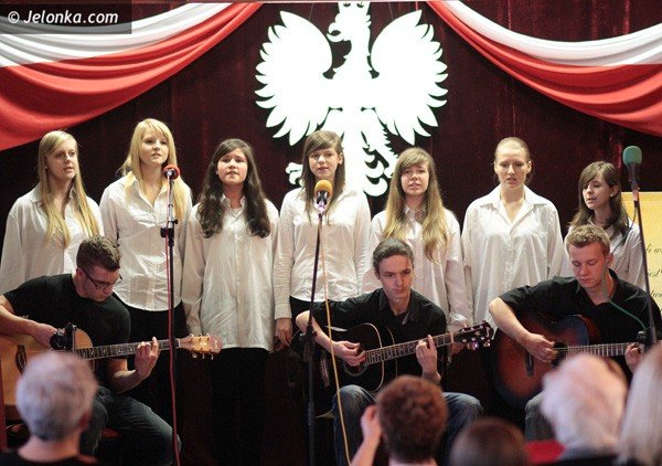 patriotyzm-wolnosc-niepodlegosc-sowa-wyspiewane-w-mdk-jelonek-39042