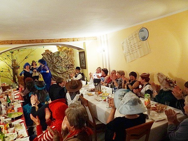 watrzanski-babiniec-przyciagna-panie-ze-wszystkich-czesci-miasta-39082