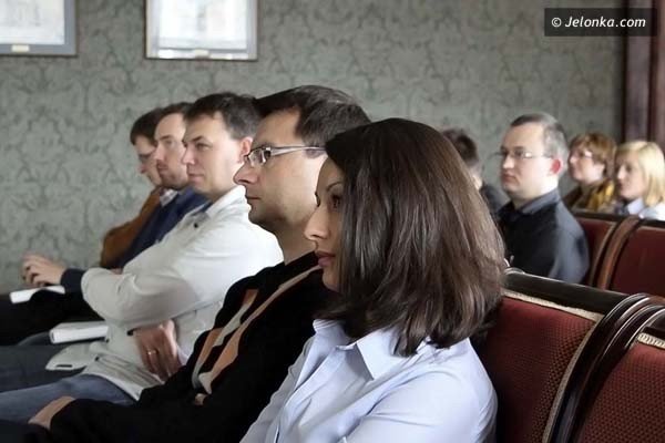 rozmawiali-o-inwestycjach-i-oszczedzaniu-w-paacu-paulinum-39255