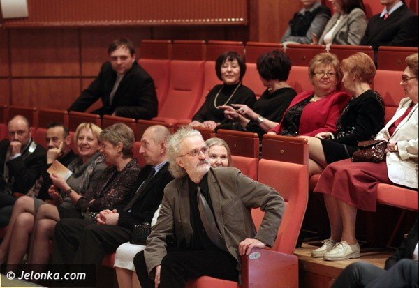 profesorowie-doktorzy-biznesmeni-grali-i-spiewali-dla-chorych-na-serce-39284