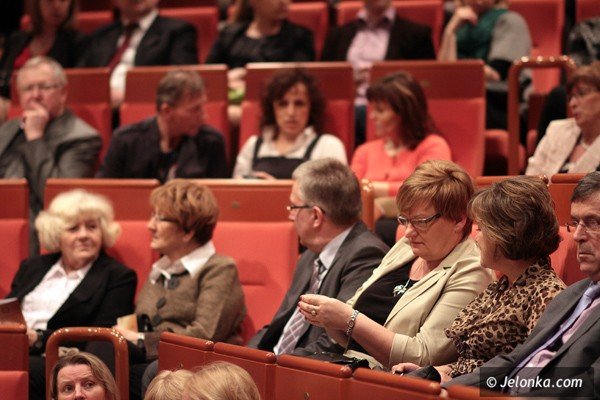 profesorowie-doktorzy-biznesmeni-grali-i-spiewali-dla-chorych-na-serce-39284