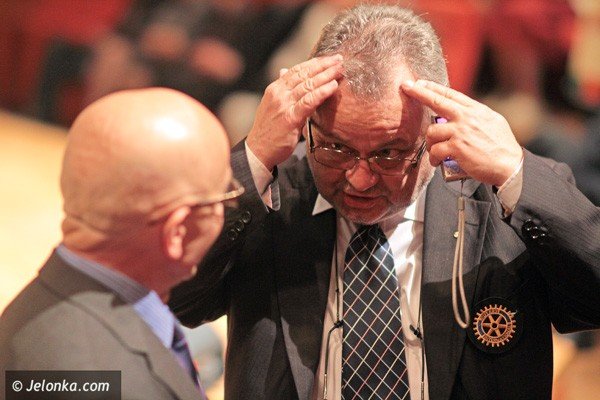 profesorowie-doktorzy-biznesmeni-grali-i-spiewali-dla-chorych-na-serce-39284