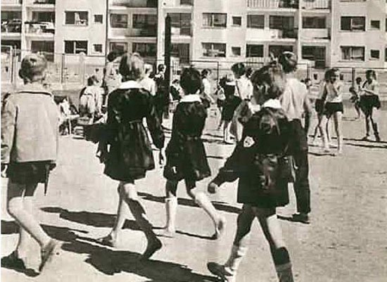 Może ideałem pracowników oświaty jest powrót do sztywnego stylu z lat 80. ubiegłego wieku?