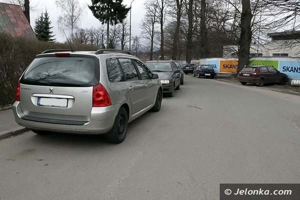 kto-przebija-opony-pod-byym-kolegium-karkonoskim-39395