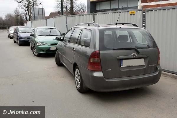 kto-przebija-opony-pod-byym-kolegium-karkonoskim-39395