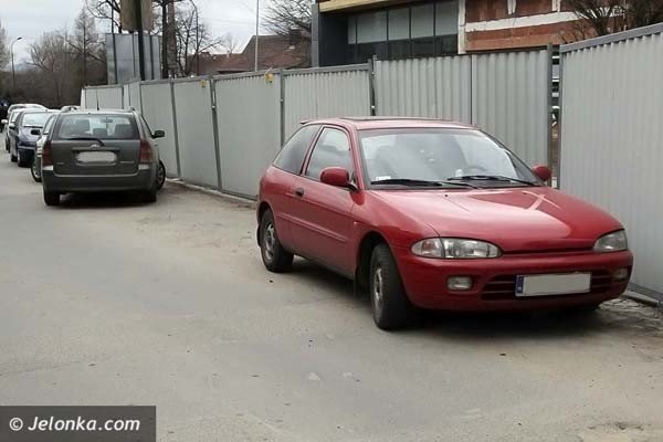 kto-przebija-opony-pod-byym-kolegium-karkonoskim-39395