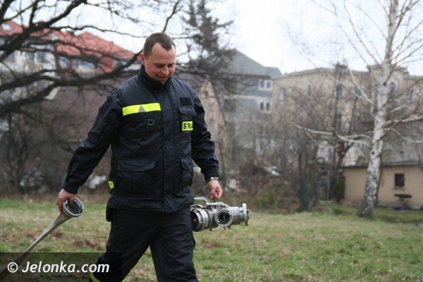 okrzyki-bojowe-i-akcje-gasnicze-strazakow-w-cieplicach-39508