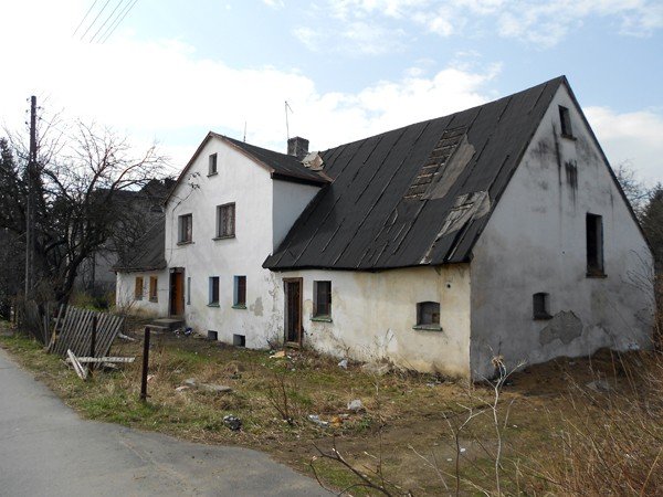 ruiny-stoja-strasza-moga-sie-zawalic-39555