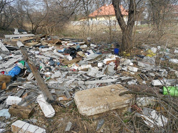 ruiny-stoja-strasza-moga-sie-zawalic-39555