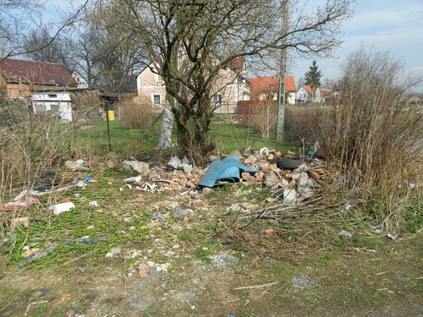 ruiny-stoja-strasza-moga-sie-zawalic-39555