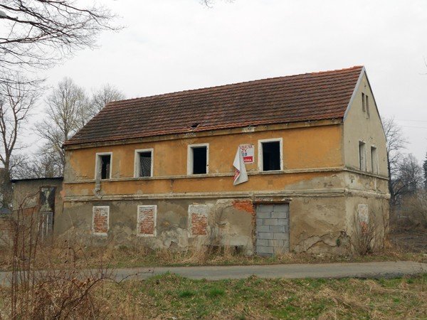 ruiny-stoja-strasza-moga-sie-zawalic-39555